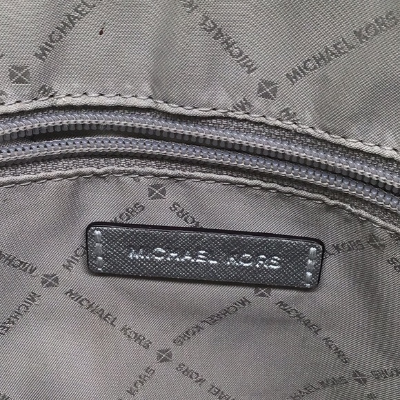 Michael Kors Silver Shoulder Tote Bag - Picture 4 of 16